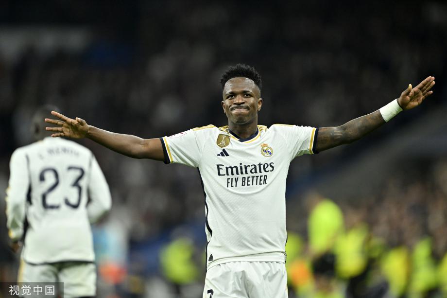 科贝：在阿劳霍遭遇心理问题后，孔德告诉弗里克他愿意踢中卫