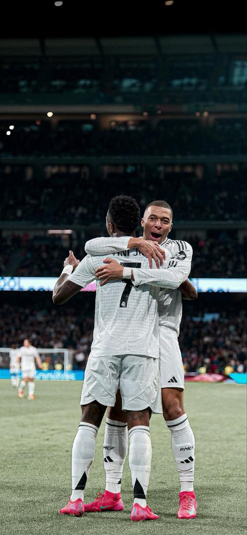 纳什维尔2-1迈阿密国际，梅西世界波，瑟里奇点射，鲍尔破门